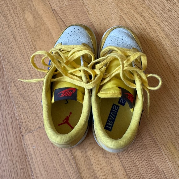 Travis Scott Jordan 1 Retro Low (Canary) - Picture 5 of 6